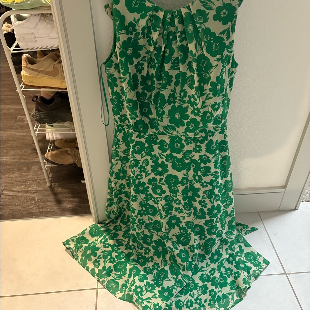 Emerald Green Knee-Length Sundress for Wedding Guest